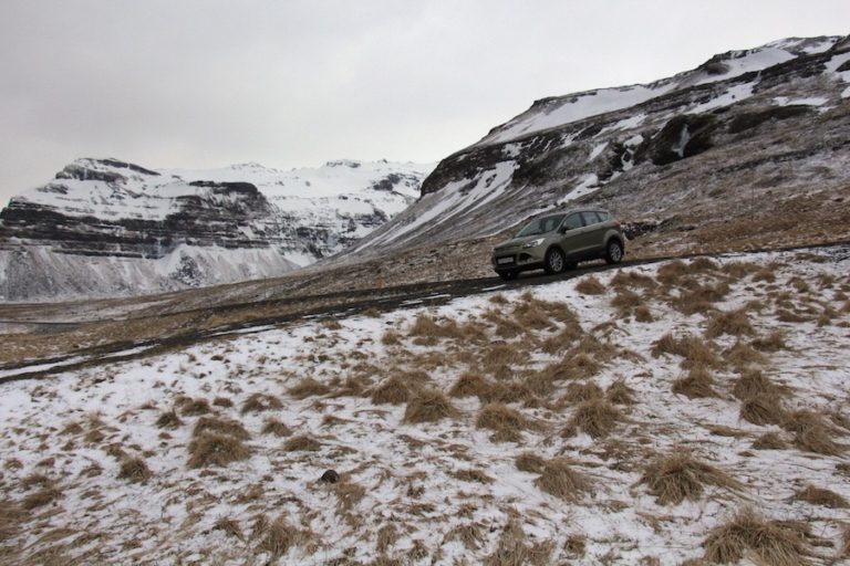Voiture en Islande en avril