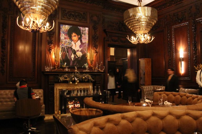 Intérieur du BlueBlood Steakhouse au Casa Loma
