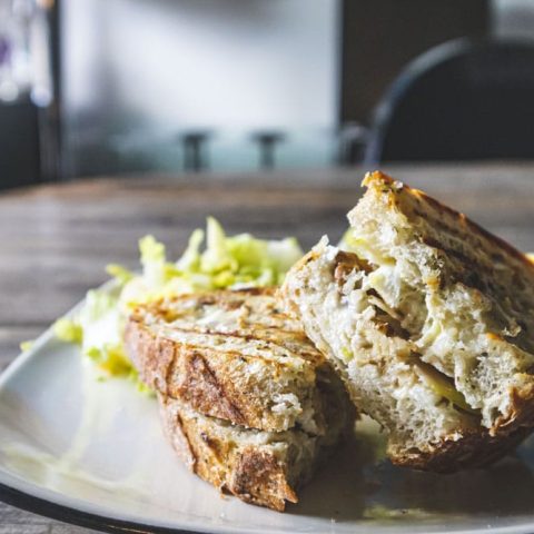 grilled cheese au chèvre et à la pomme verte