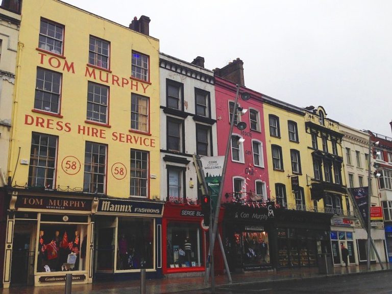 Bâtiments colorés à Cork