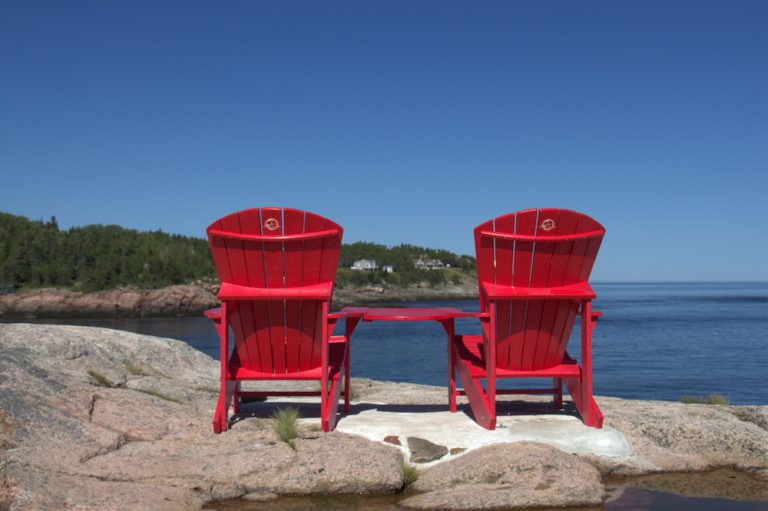 Chaises rouges de Parcs Canada