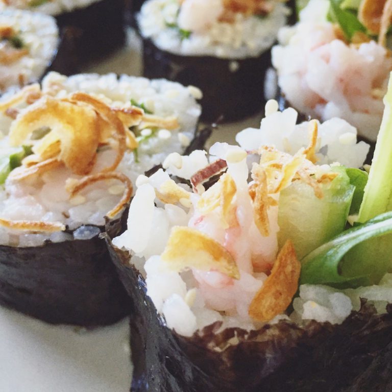 Sushis crevettes nordiques, céleri, roquette