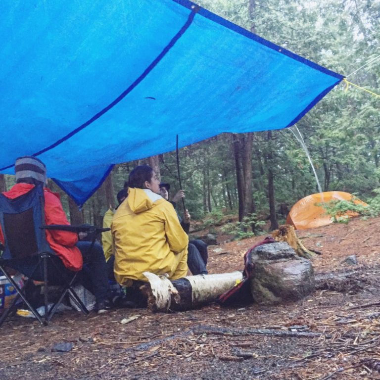 Camping sous la pluie