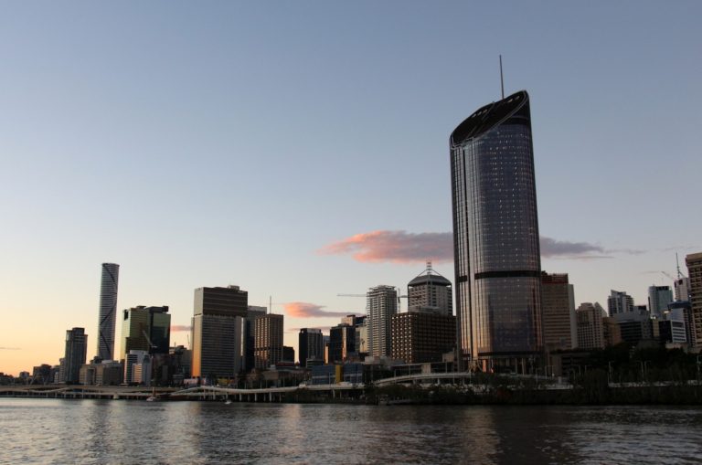Coucher de soleil sur l'eau à Brisbane