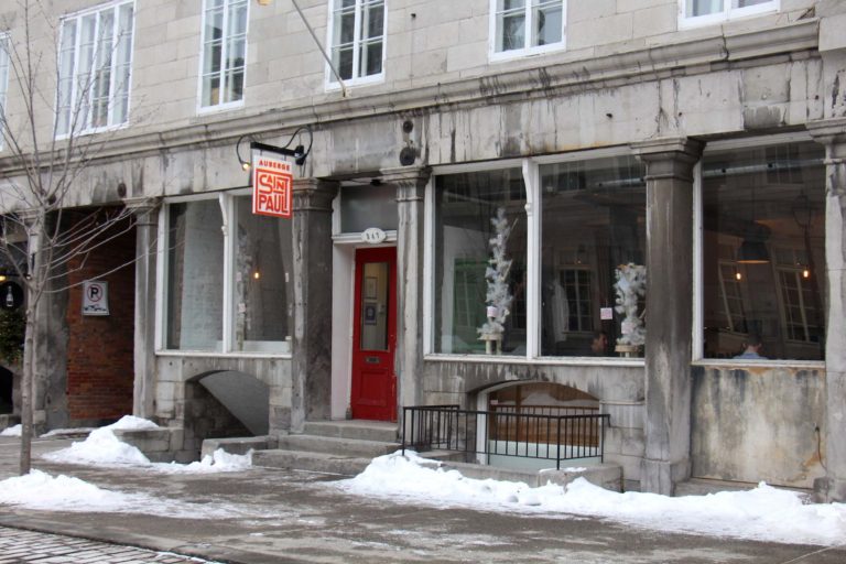 Auberge Saint-Paul extérieur hébergement abordable montréal