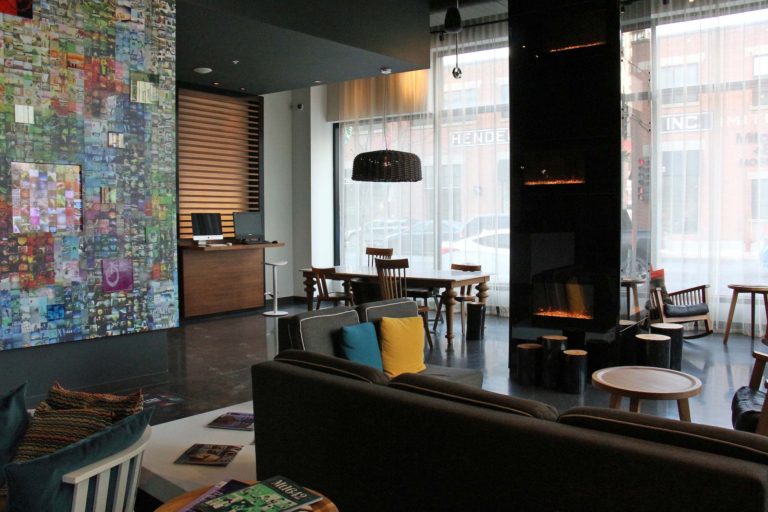 Lobby Hôtel Alt Montréal hébergement abordable montréal
