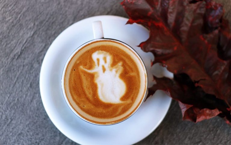 Café avec un fantôme 