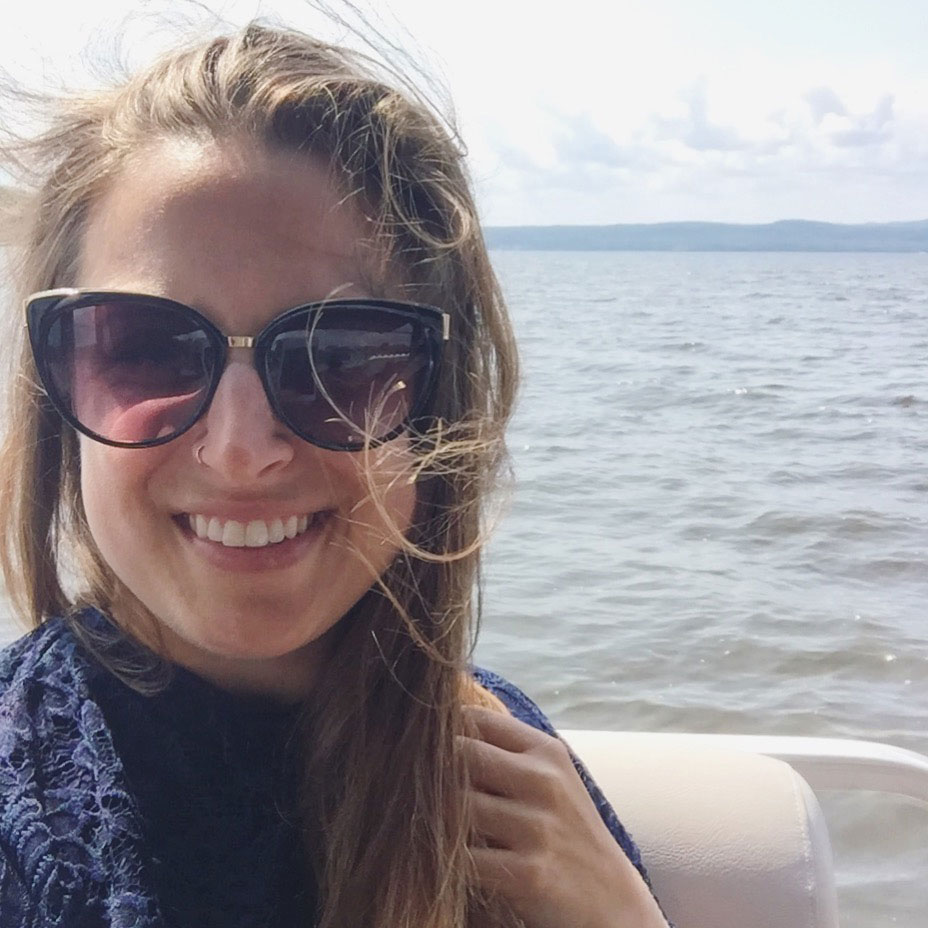 Moi avec des lunettes soleil du Reitmans