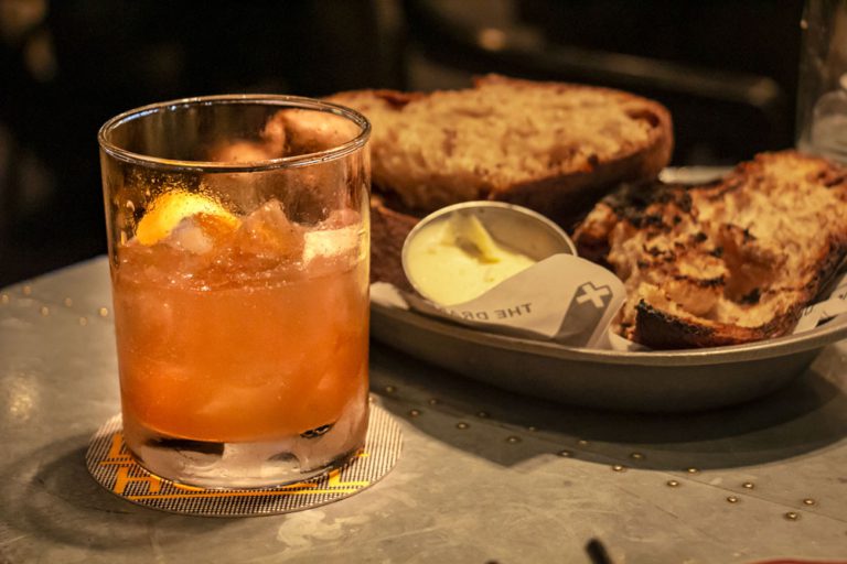 Brown Butter Maple Old Fashioned au Drake Hotel