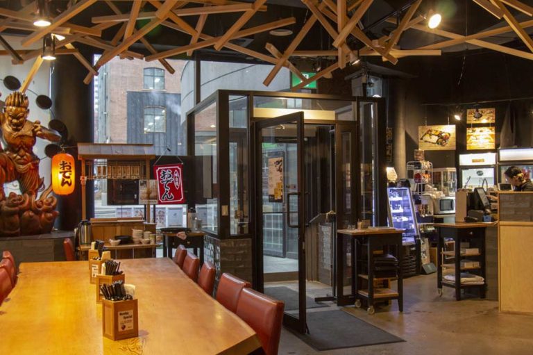 Intérieur de Ramen Raijin, Toronto