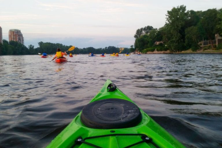 Kayak au coucher du soleil au Parcours Gouin